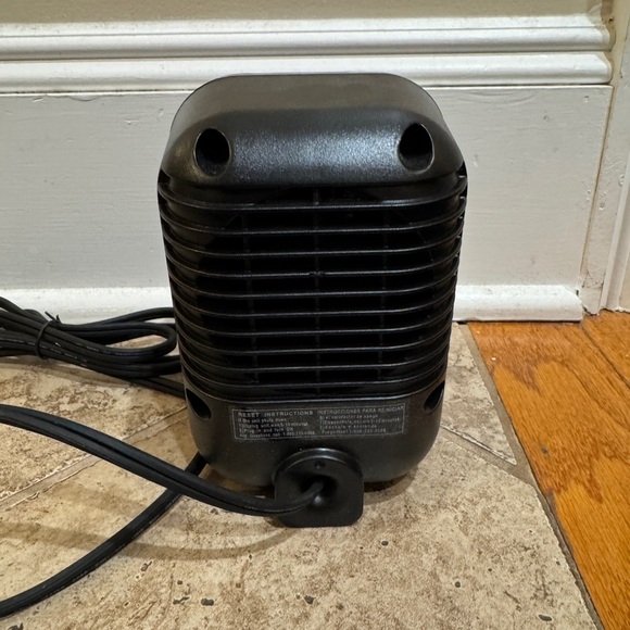 Lasko MyHeat Black Personal Small Mini Heater- 6in 200W - Picture 3 of 3